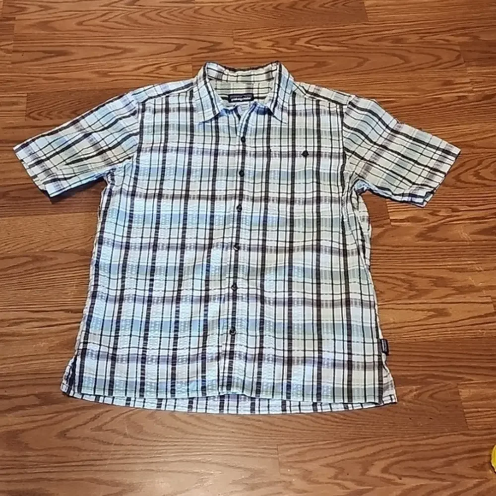 Patagonia seersucker fabric button down shirt med